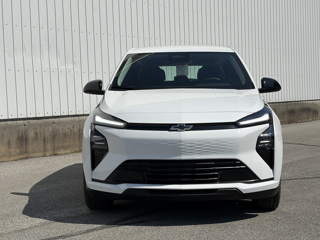 2027 Chevrolet Bolt in Joliette, Quebec - 2 - w1024h768px