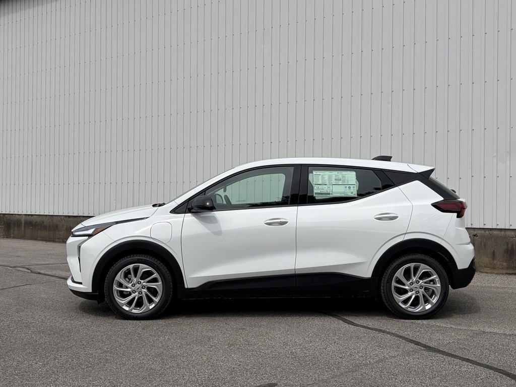 2027 Chevrolet Bolt in Joliette, Quebec - 3 - w1024h768px