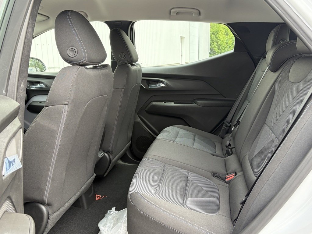 2027 Chevrolet Bolt in Joliette, Quebec - 9 - w1024h768px