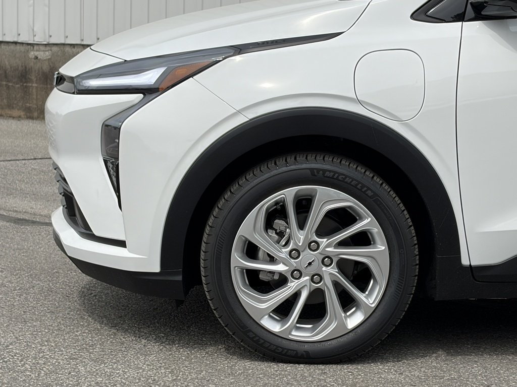 2027 Chevrolet Bolt in Joliette, Quebec - 6 - w1024h768px