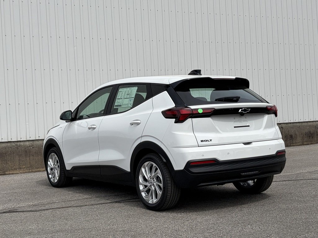 2027 Chevrolet Bolt in Joliette, Quebec - 4 - w1024h768px