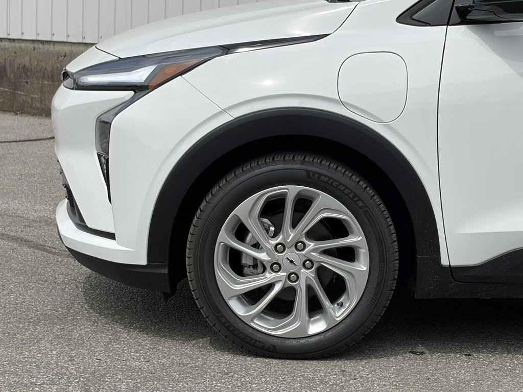 2027 Chevrolet Bolt in Joliette, Quebec - 6 - w1024h768px