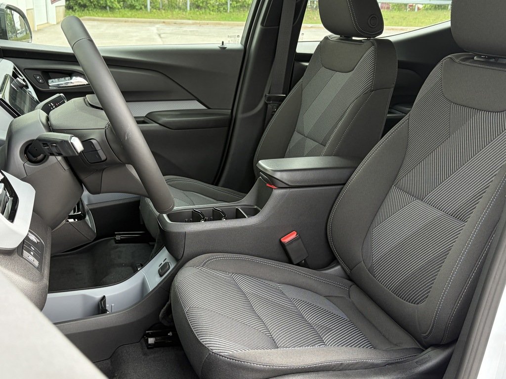 2027 Chevrolet Bolt in Joliette, Quebec - 8 - w1024h768px