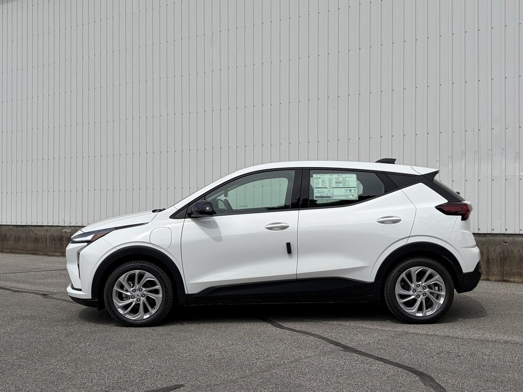 2027 Chevrolet Bolt in Joliette, Quebec - 3 - w1024h768px