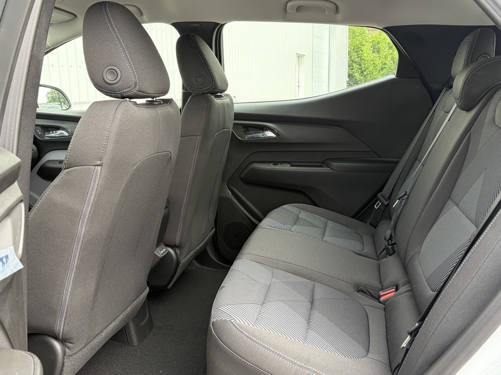 2027 Chevrolet Bolt in Joliette, Quebec - 9 - w1024h768px