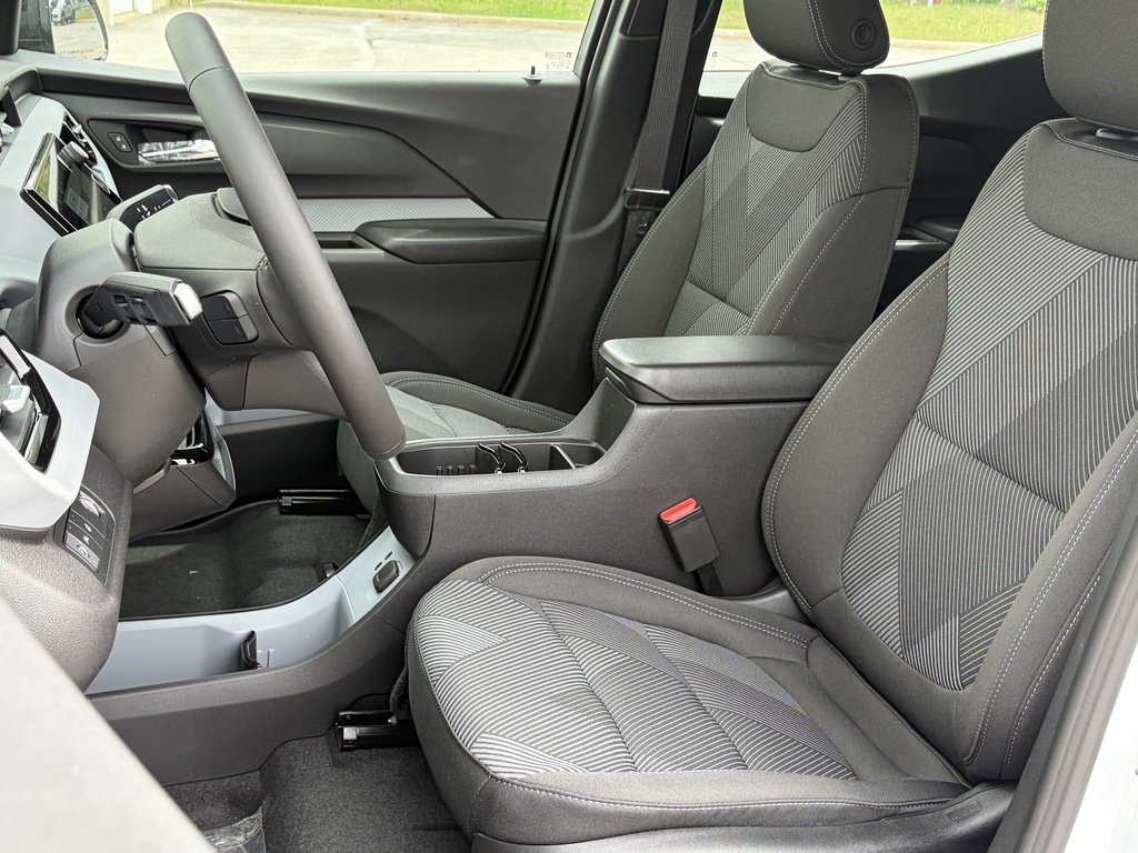 2027 Chevrolet Bolt in Joliette, Quebec - 8 - w1024h768px