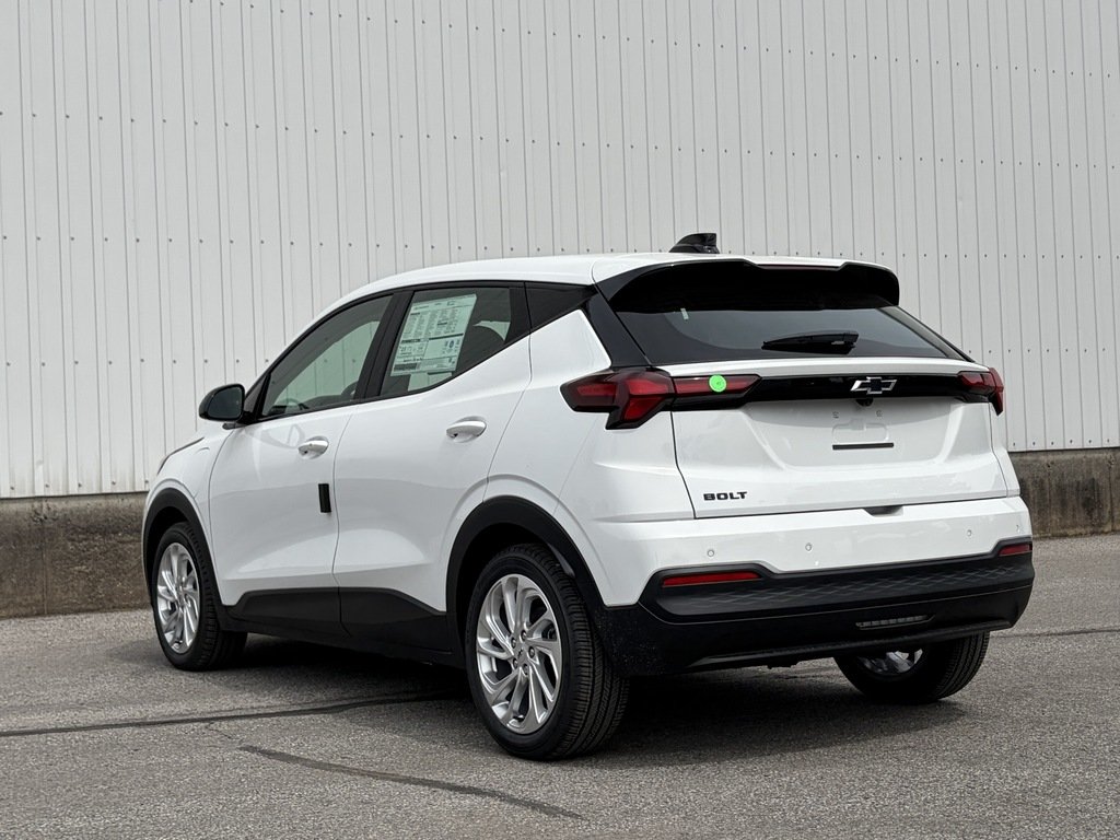 2027 Chevrolet Bolt in Joliette, Quebec - 4 - w1024h768px
