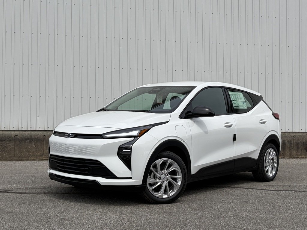 2027 Chevrolet Bolt in Joliette, Quebec - 1 - w1024h768px