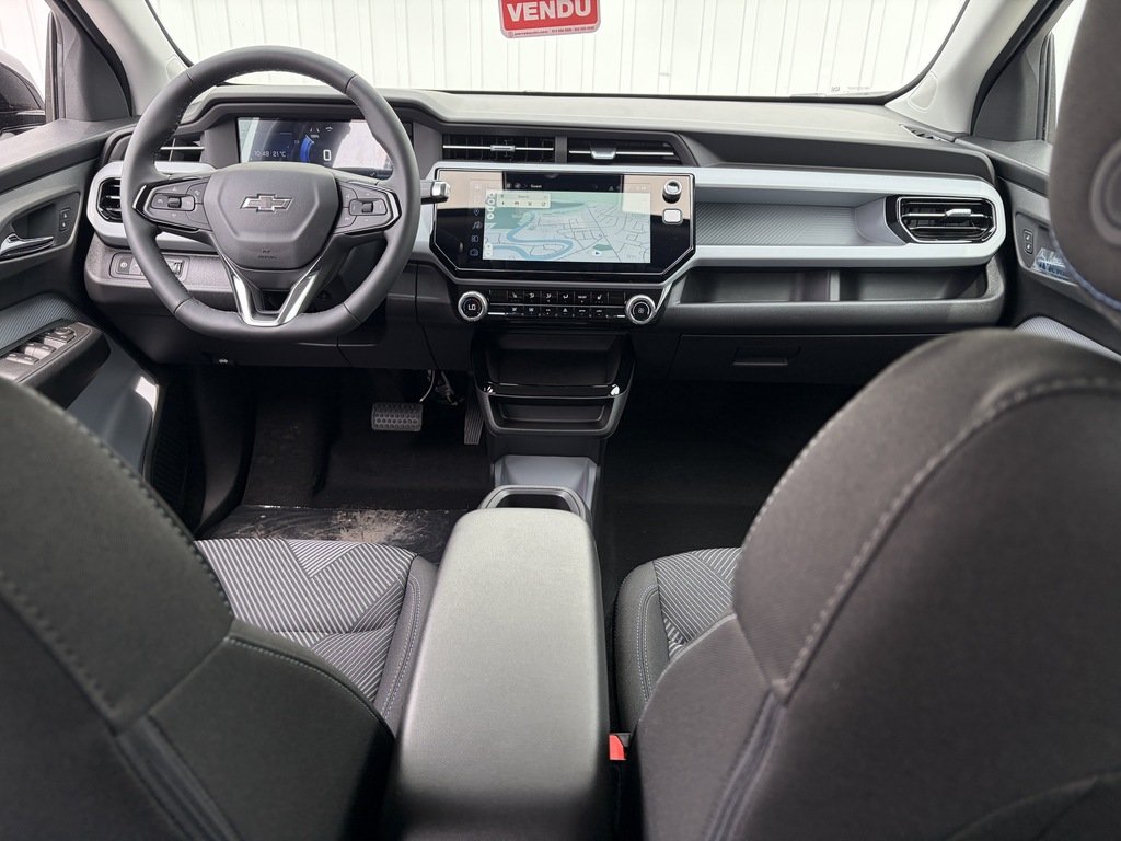 2027 Chevrolet Bolt in Joliette, Quebec - 10 - w1024h768px