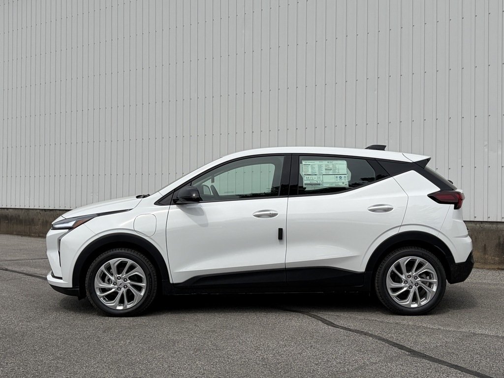 2027 Chevrolet Bolt in Joliette, Quebec - 3 - w1024h768px
