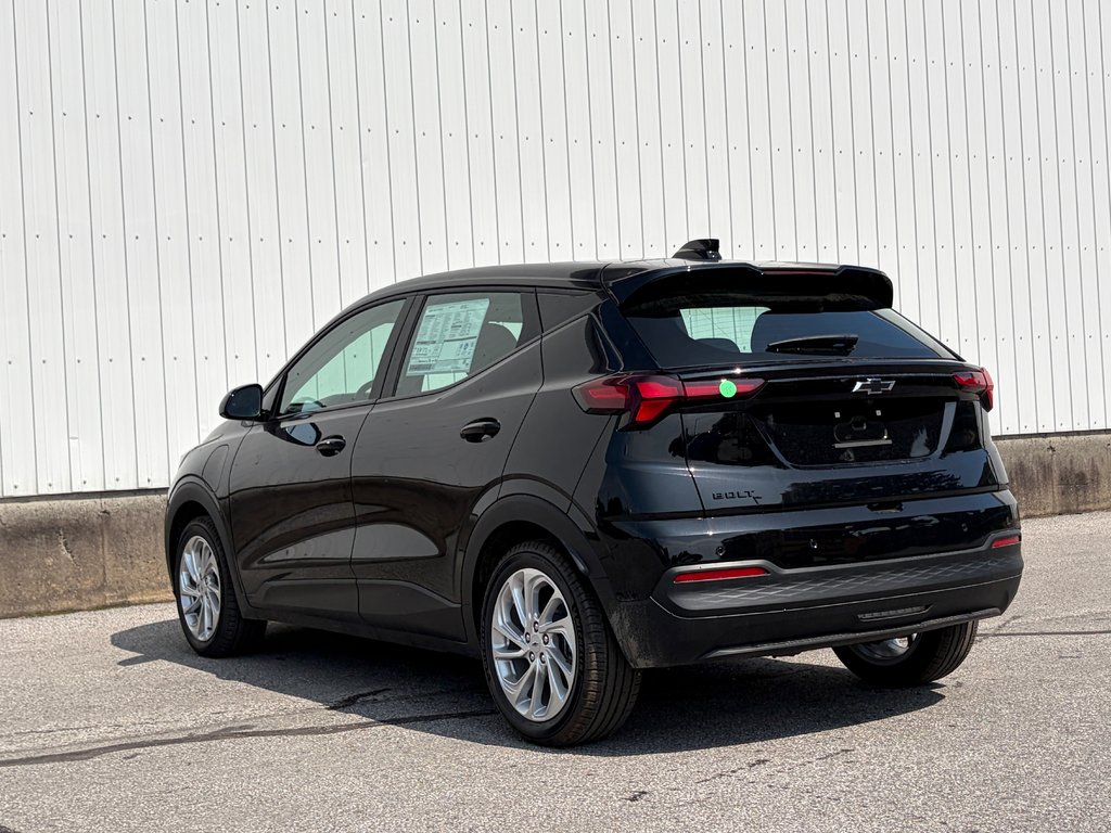 2027 Chevrolet Bolt in Joliette, Quebec - 4 - w1024h768px