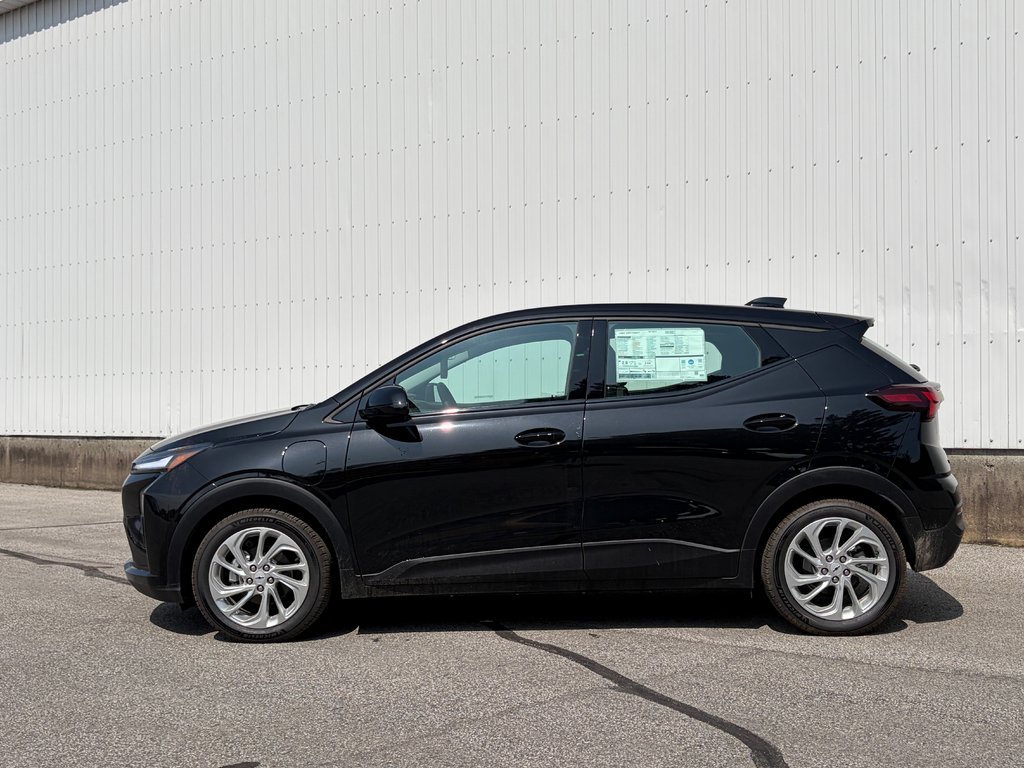 2027 Chevrolet Bolt in Joliette, Quebec - 3 - w1024h768px