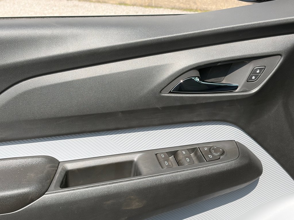 2027 Chevrolet Bolt in Joliette, Quebec - 11 - w1024h768px