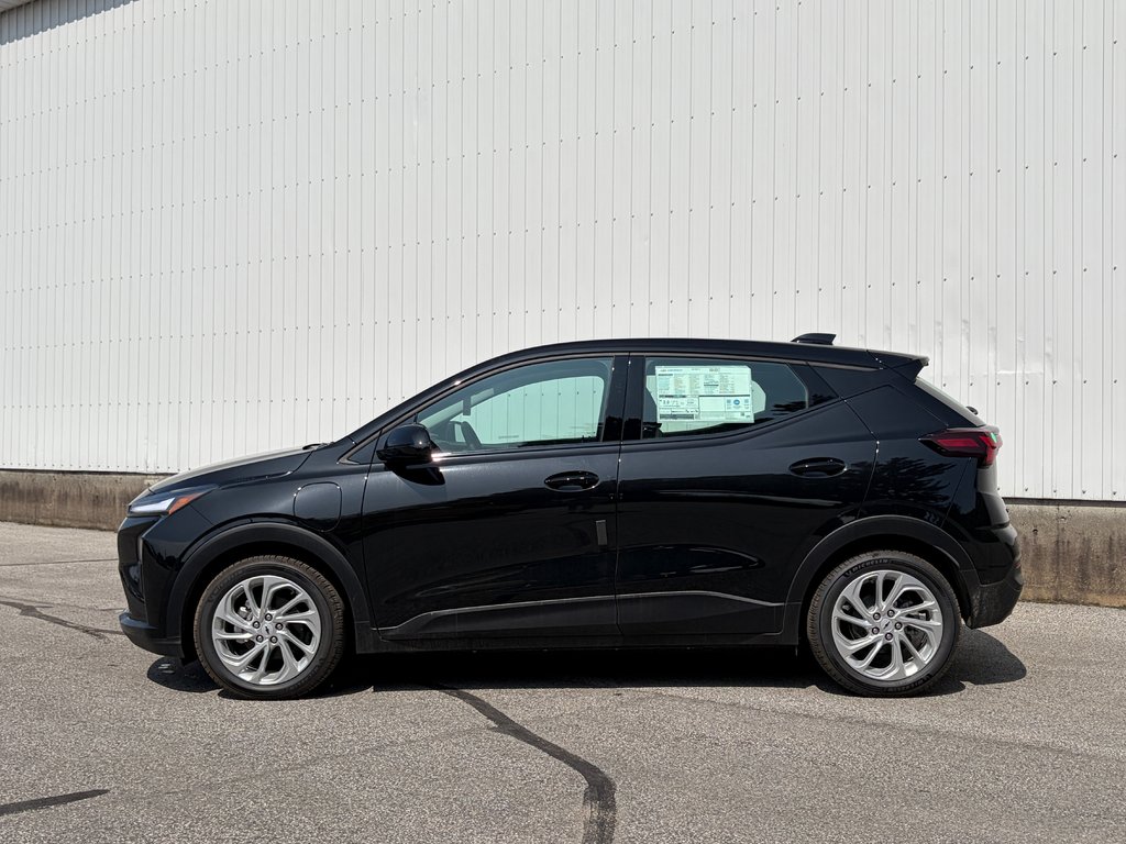 2027 Chevrolet Bolt in Joliette, Quebec - 3 - w1024h768px
