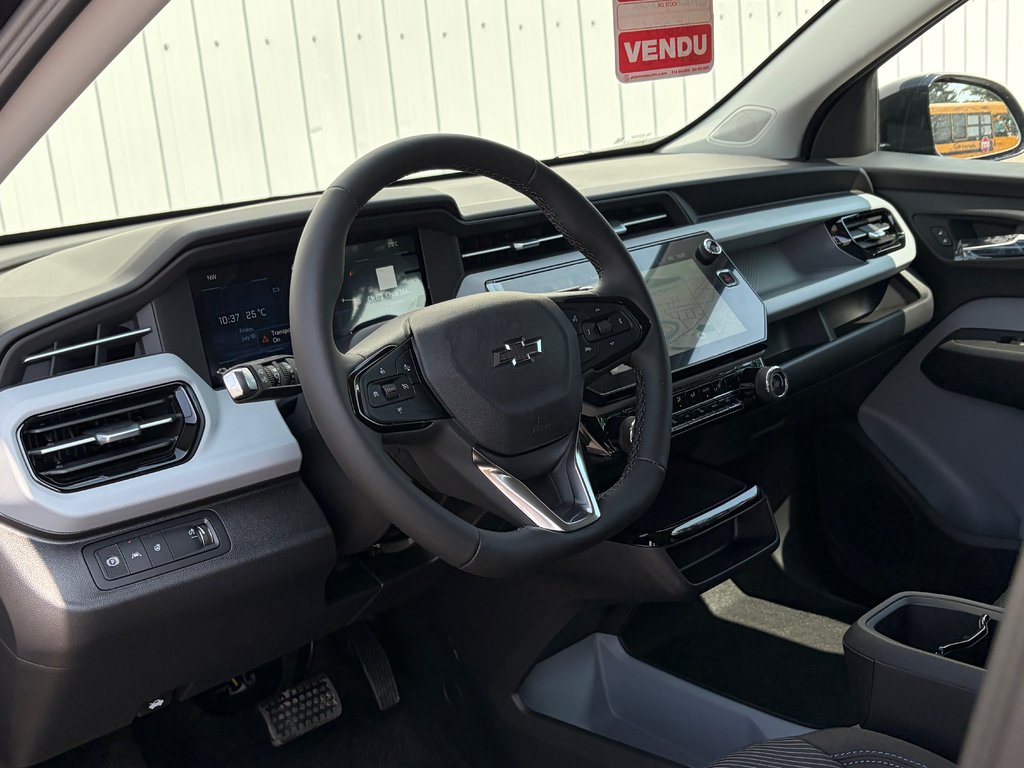 2027 Chevrolet Bolt in Joliette, Quebec - 7 - w1024h768px
