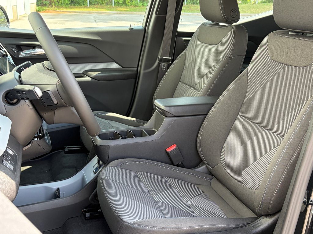 2027 Chevrolet Bolt in Joliette, Quebec - 8 - w1024h768px