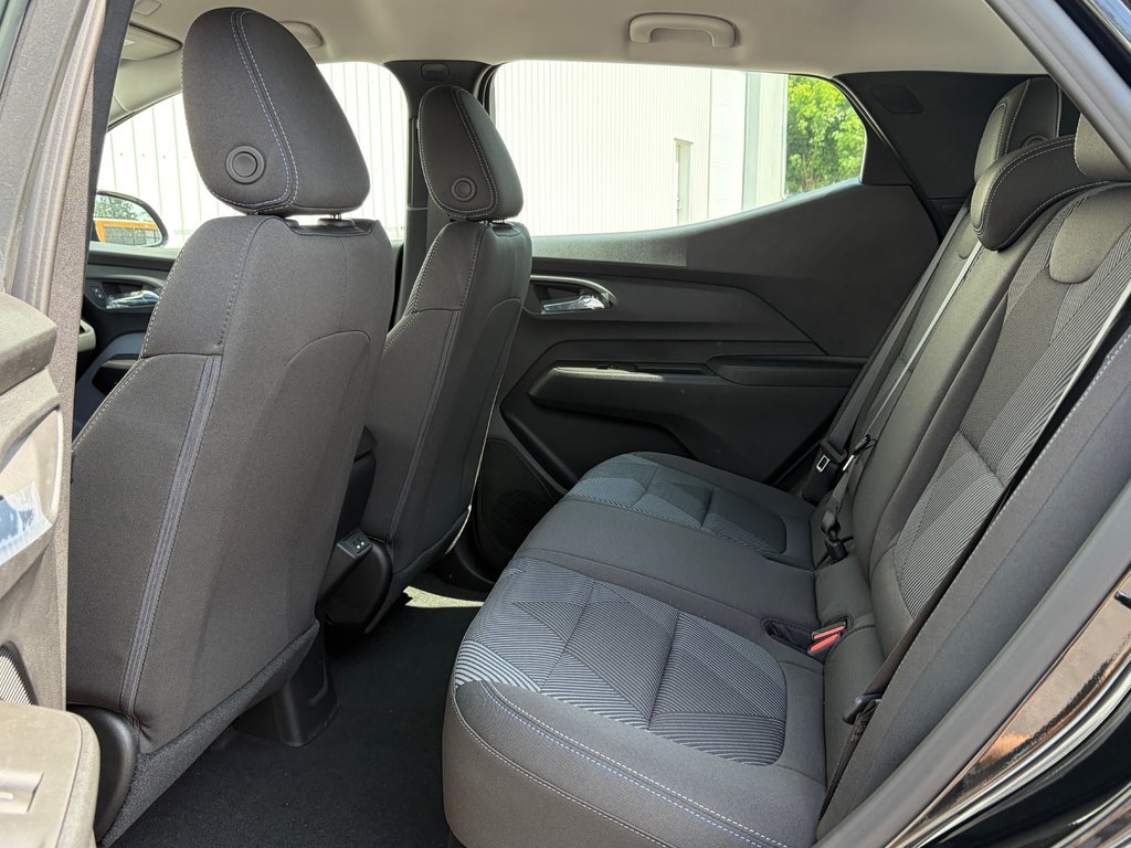 2027 Chevrolet Bolt in Joliette, Quebec - 9 - w1024h768px