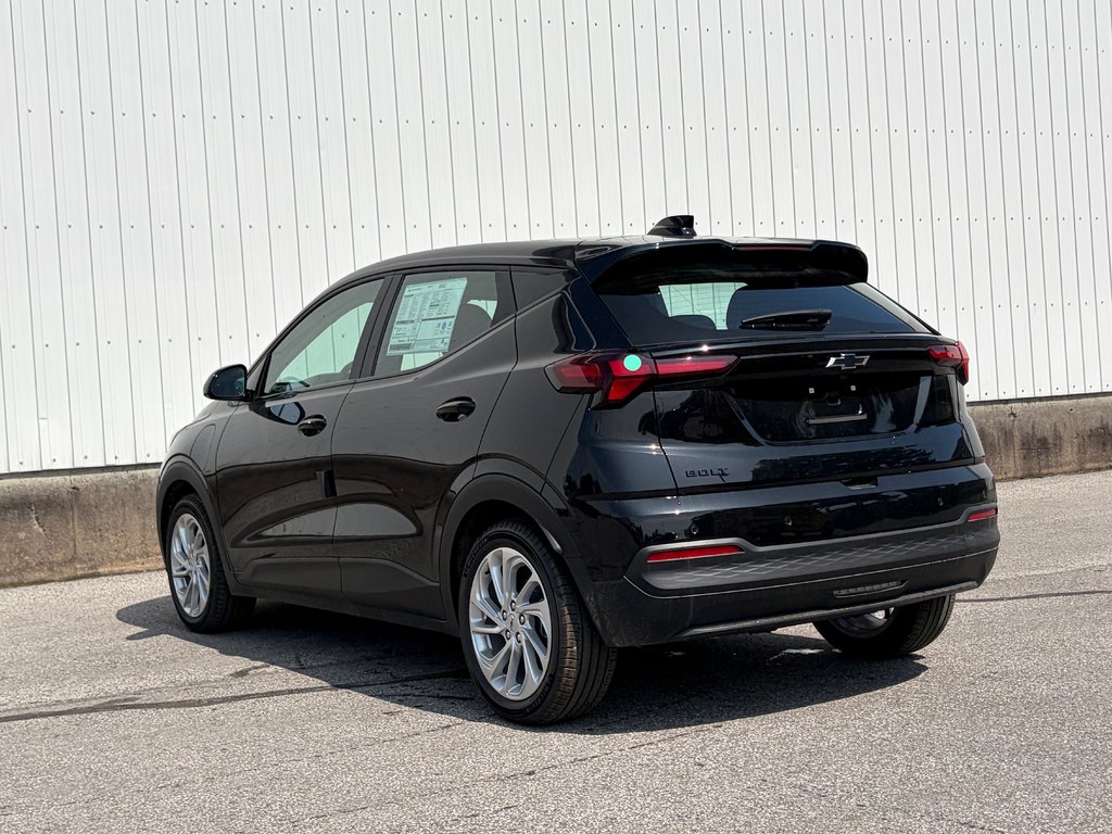 2027 Chevrolet Bolt in Joliette, Quebec - 4 - w1024h768px