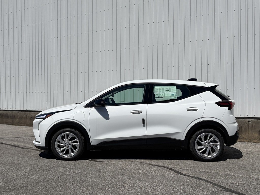2027 Chevrolet Bolt in Joliette, Quebec - 3 - w1024h768px