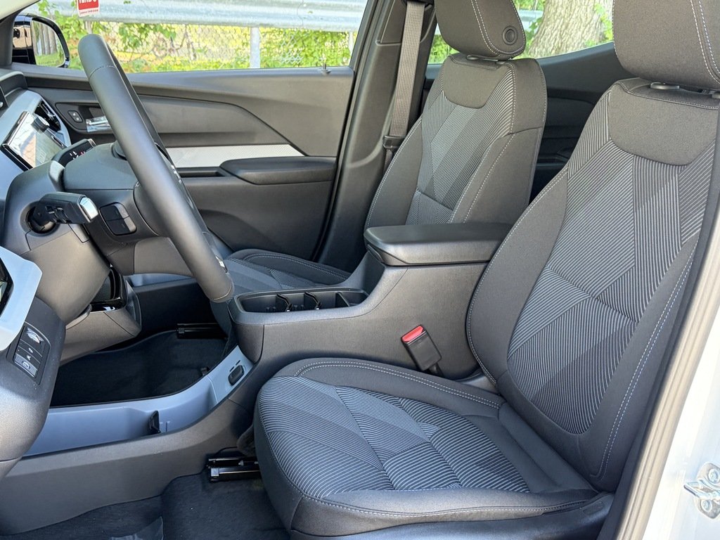 2027 Chevrolet Bolt in Joliette, Quebec - 8 - w1024h768px