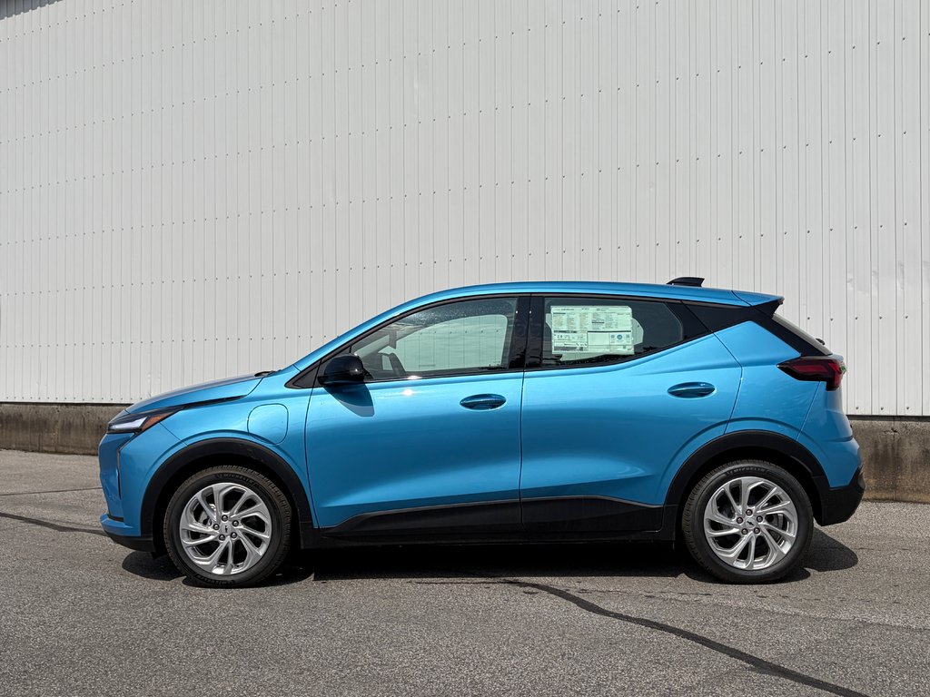 2027 Chevrolet Bolt in Joliette, Quebec - 3 - w1024h768px