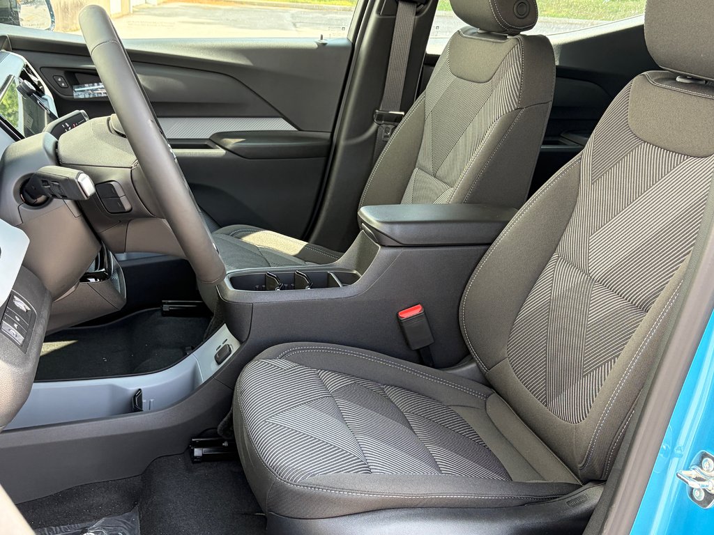 2027 Chevrolet Bolt in Joliette, Quebec - 8 - w1024h768px