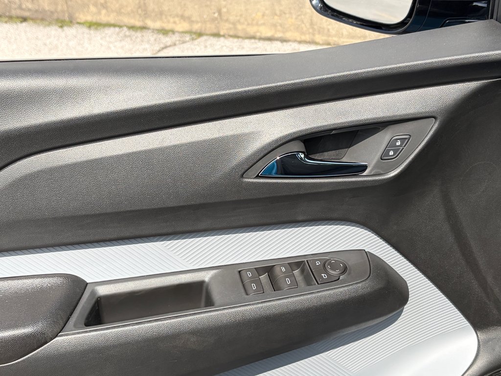 2027 Chevrolet Bolt in Joliette, Quebec - 11 - w1024h768px