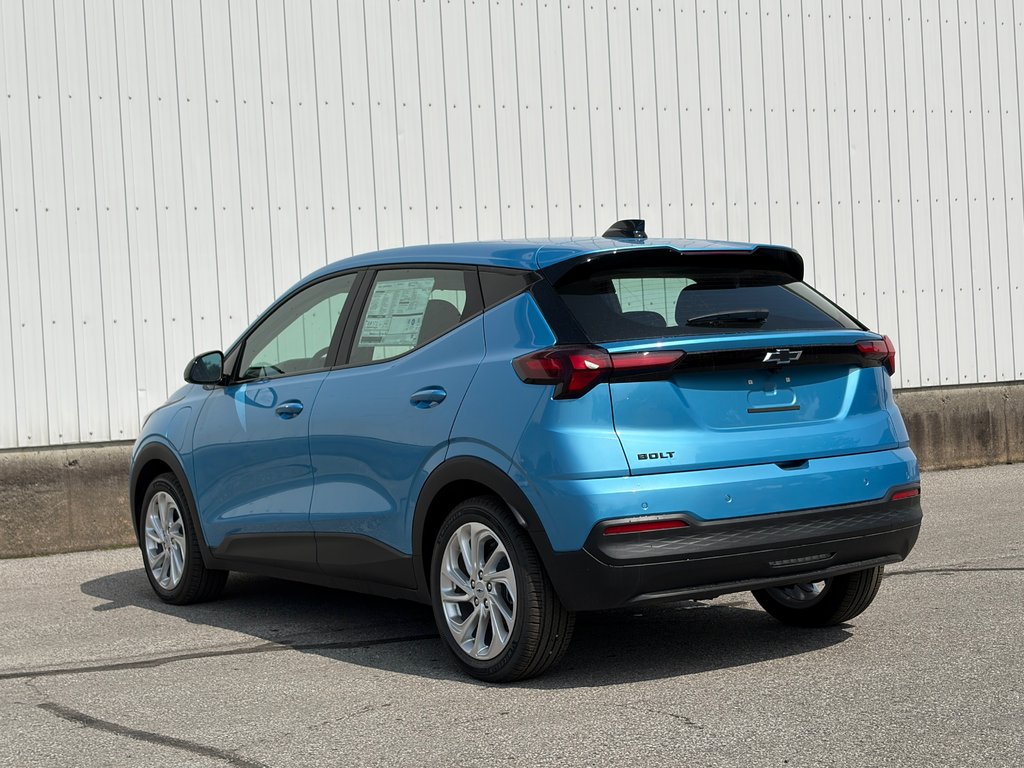 2027 Chevrolet Bolt in Joliette, Quebec - 4 - w1024h768px
