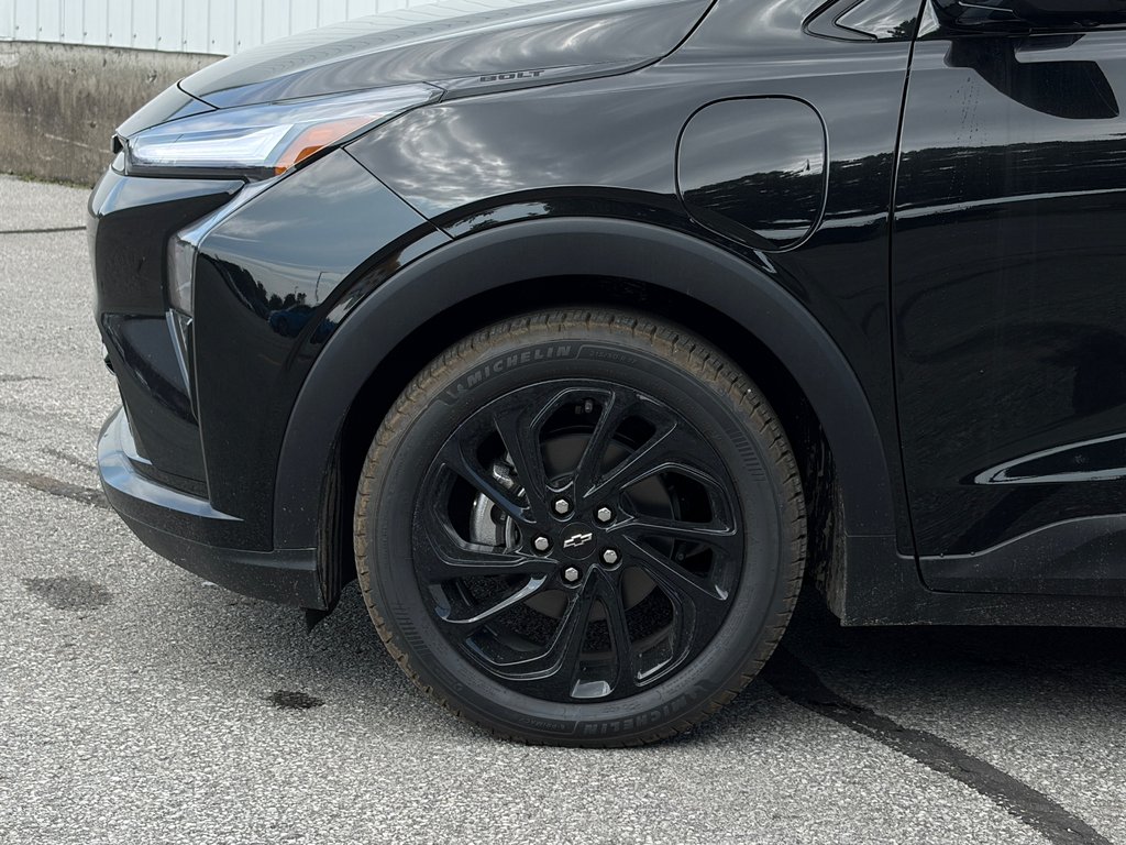 2027 Chevrolet Bolt in Joliette, Quebec - 6 - w1024h768px