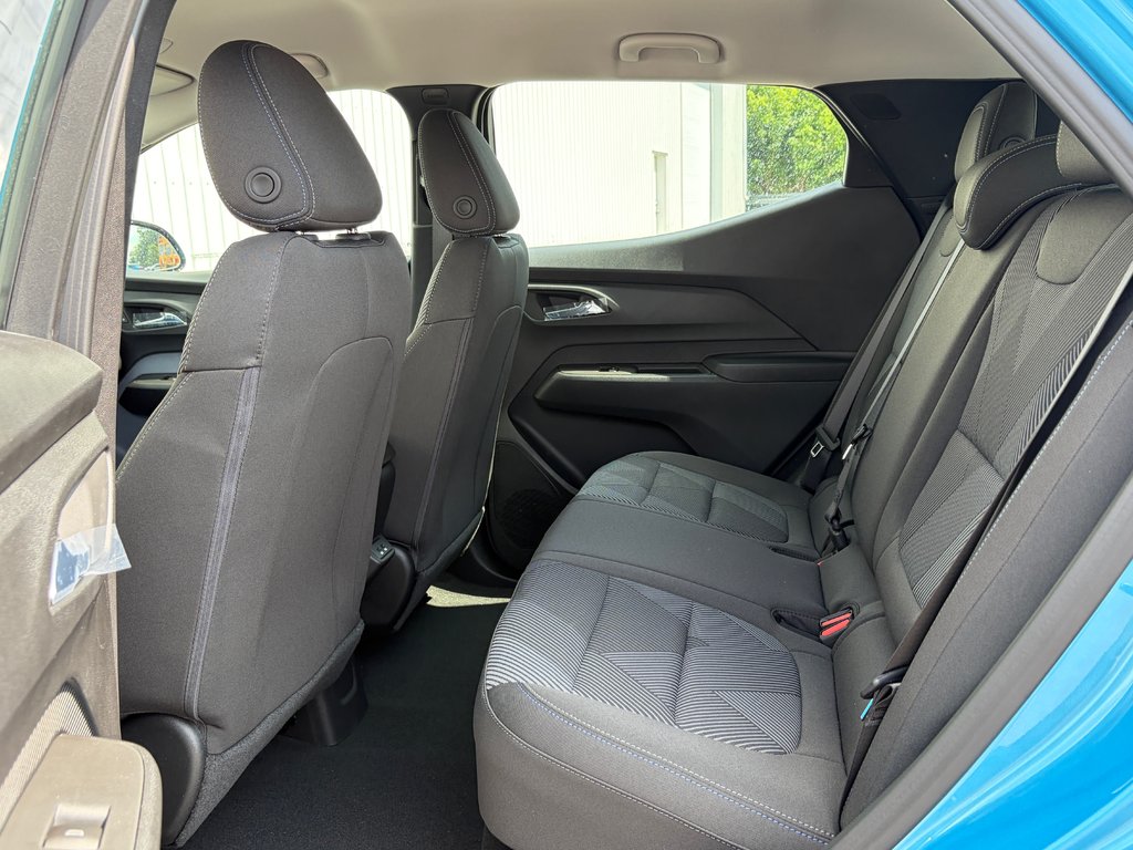 2027 Chevrolet Bolt in Joliette, Quebec - 9 - w1024h768px