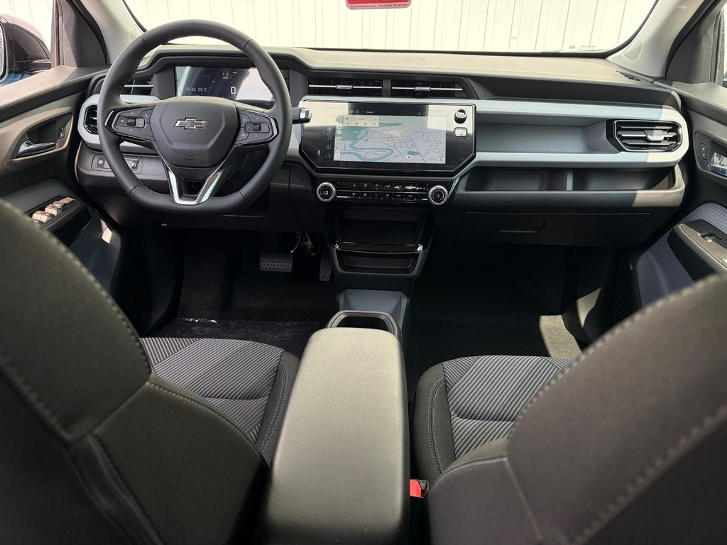 2027 Chevrolet Bolt in Joliette, Quebec - 10 - w1024h768px