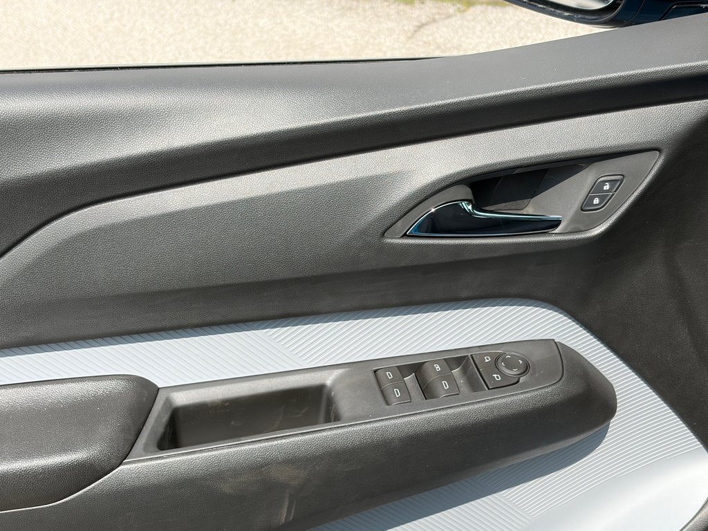 2027 Chevrolet Bolt in Joliette, Quebec - 11 - w1024h768px