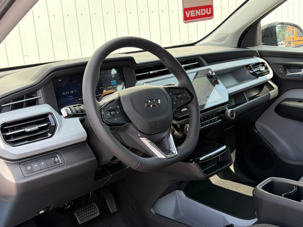 2027 Chevrolet Bolt in Joliette, Quebec - 7 - w1024h768px