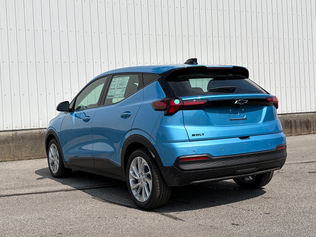 2027 Chevrolet Bolt in Joliette, Quebec - 3 - w1024h768px