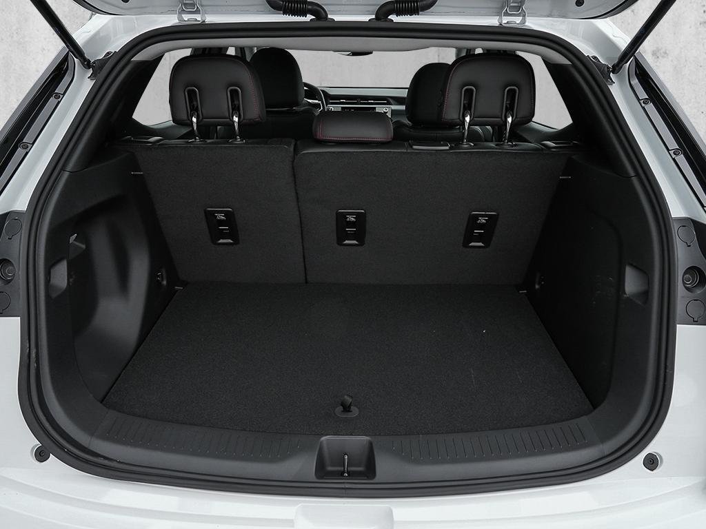 2027 Chevrolet Bolt in Joliette, Quebec - 7 - w1024h768px