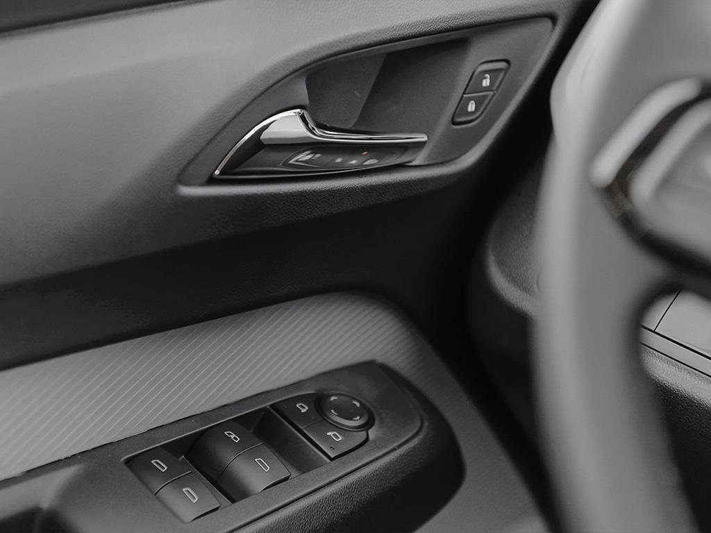 2027 Chevrolet Bolt in Joliette, Quebec - 15 - w1024h768px