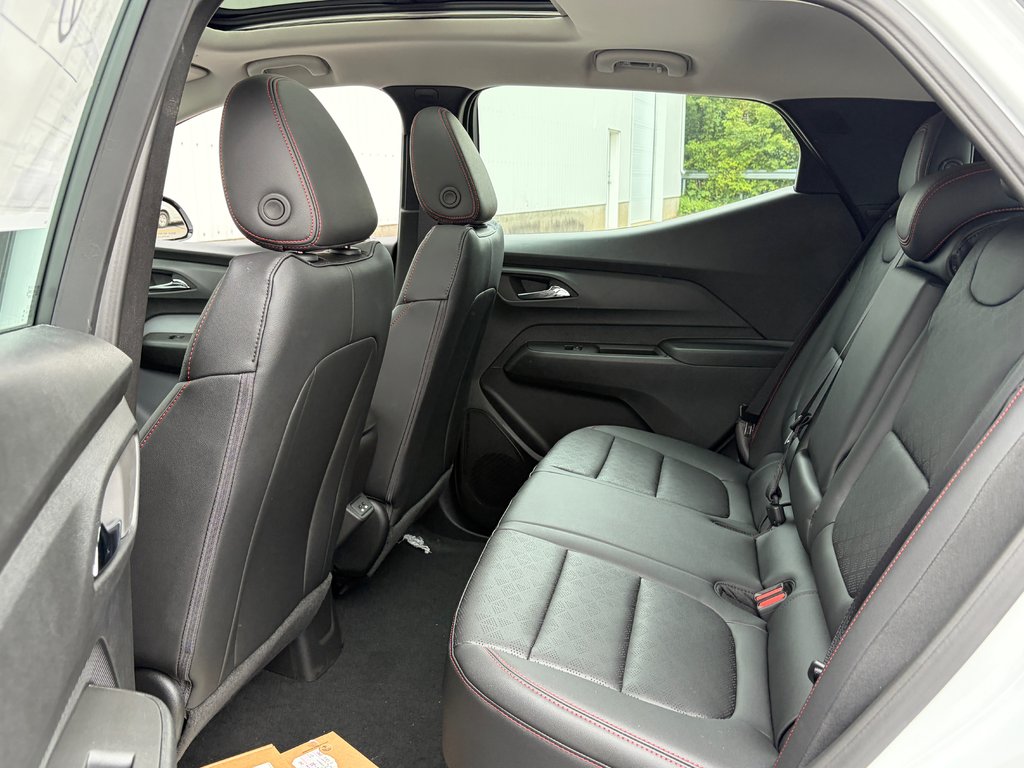 2027 Chevrolet Bolt in Joliette, Quebec - 10 - w1024h768px