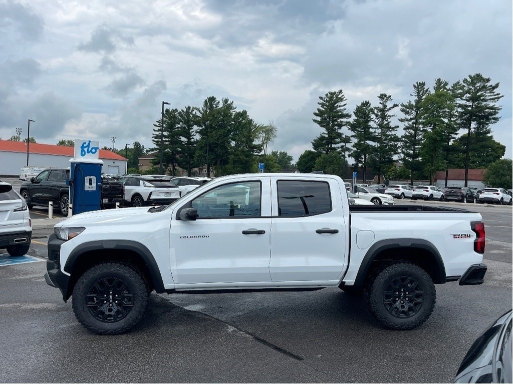 Chevrolet Colorado  2025 à Joliette, Québec - 3 - w1024h768px