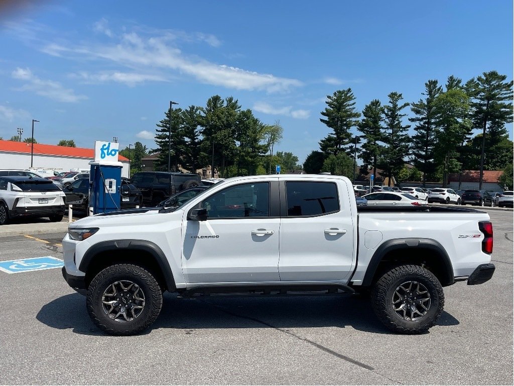 Chevrolet Colorado  2025 à Joliette, Québec - 3 - w1024h768px