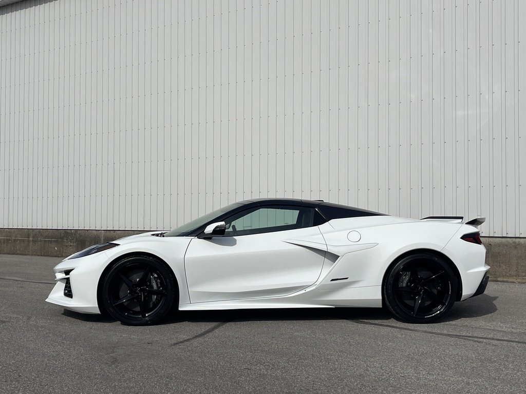 Chevrolet Corvette E-Ray  2026 à Joliette, Québec - 3 - w1024h768px