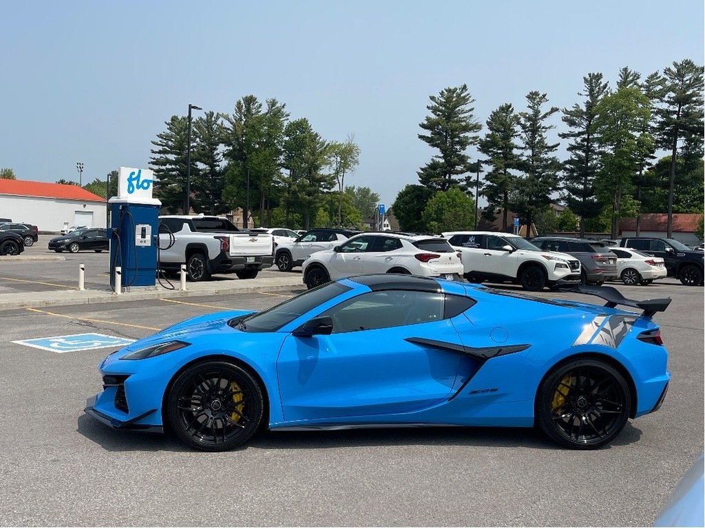2025 Chevrolet Corvette Z06 in Joliette, Quebec - 4 - w1024h768px
