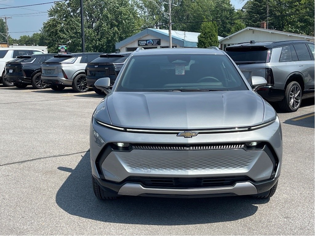 Chevrolet Equinox EV  2025 à Joliette, Québec - 2 - w1024h768px