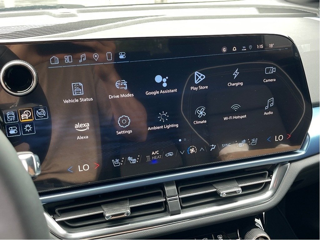 2025 Chevrolet Equinox EV in Joliette, Quebec - 15 - w1024h768px