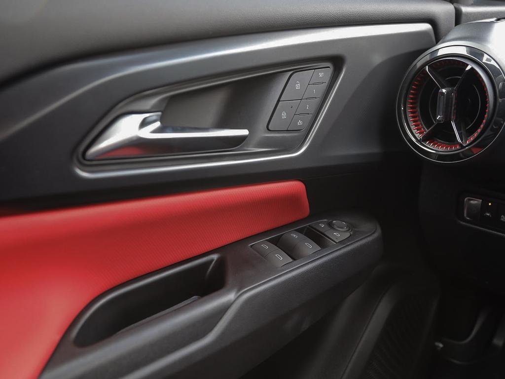 Chevrolet Equinox EV  2026 à Joliette, Québec - 15 - w1024h768px