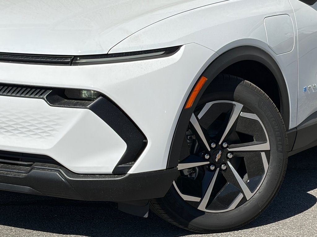 2027 Chevrolet Equinox EV in Joliette, Quebec - 6 - w1024h768px