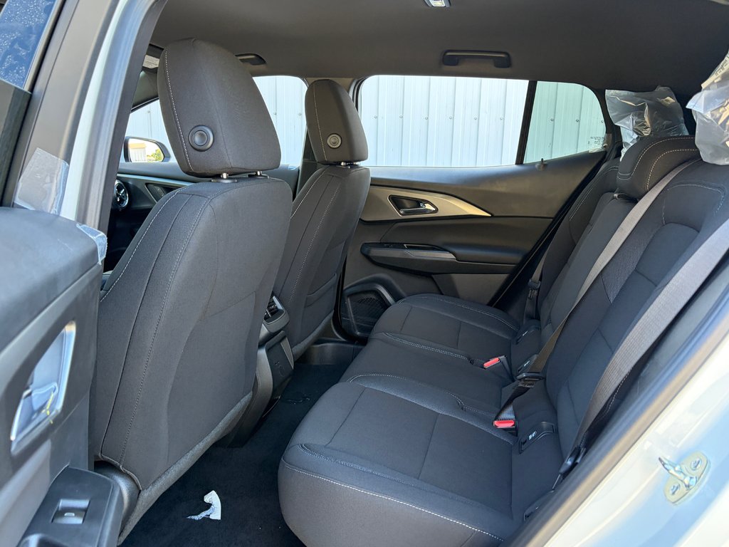 2027 Chevrolet Equinox EV in Joliette, Quebec - 10 - w1024h768px