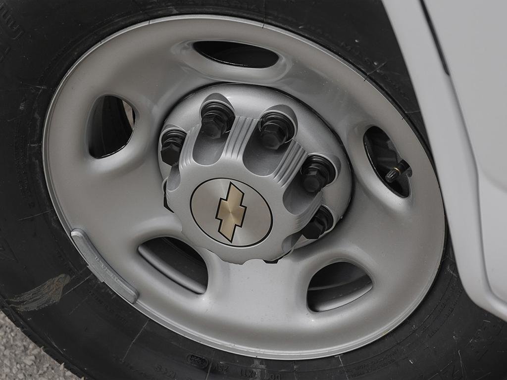 2025 Chevrolet Express Cargo 2500 in Joliette, Quebec - 8 - w1024h768px