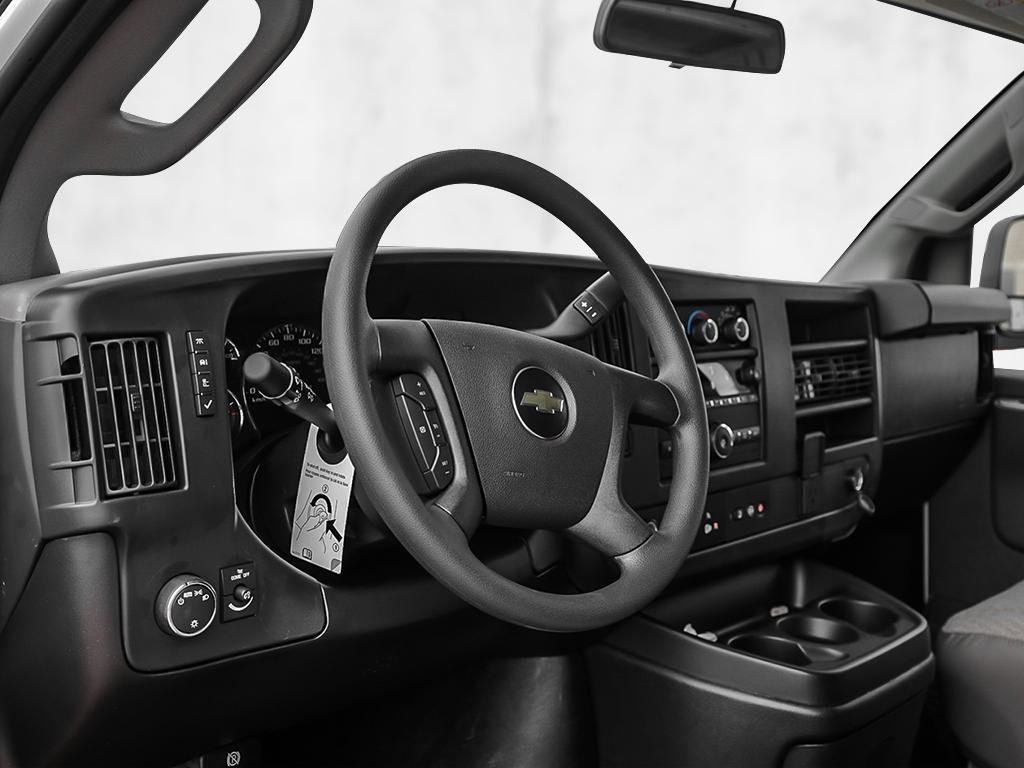 2025 Chevrolet Express Cargo 2500 in Joliette, Quebec - 12 - w1024h768px