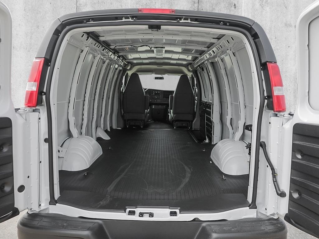 2025 Chevrolet Express Cargo 2500 in Joliette, Quebec - 7 - w1024h768px
