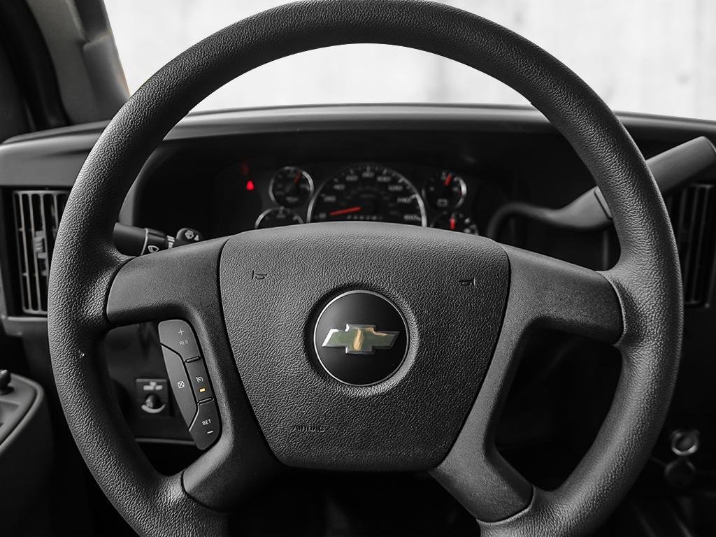 2025 Chevrolet Express Cargo 2500 in Joliette, Quebec - 13 - w1024h768px